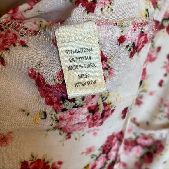 Iris Basic floral rose 🌹 tank- Size M - Picture 5 of 7